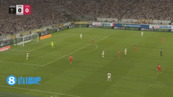 拜仁领先!凯恩远射破门,斯图加特球员解围变助攻