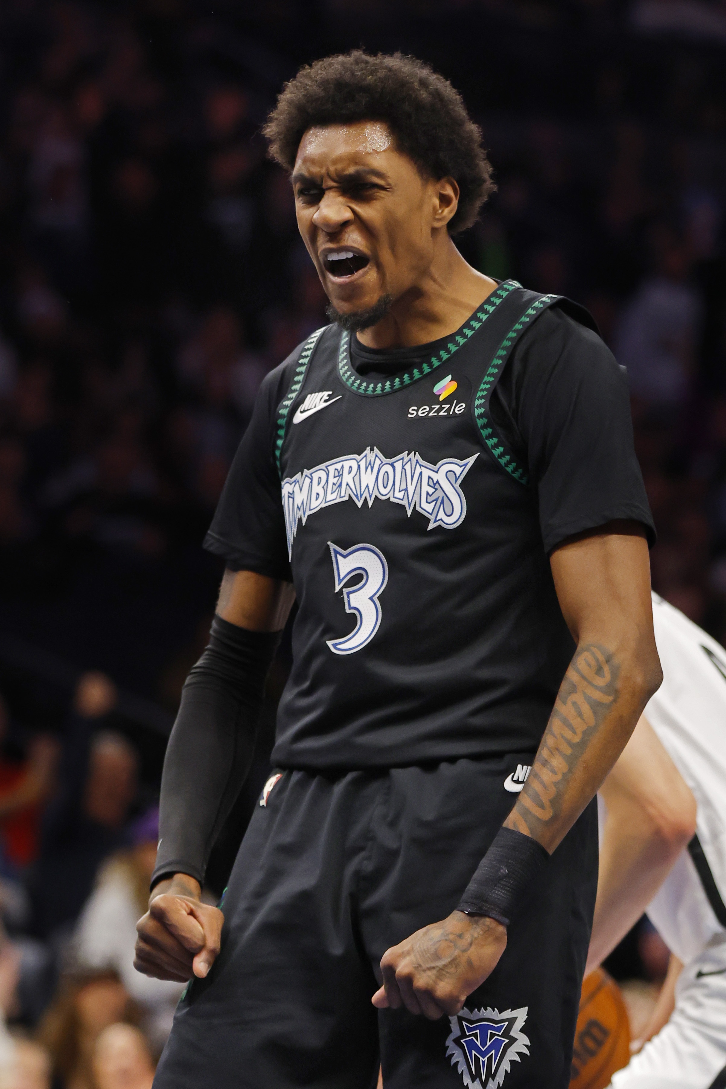 百家乐玩法-填满数据栏！麦克丹尼尔斯16投7中&amp;罚球2中2得18分6板6助1断1帽